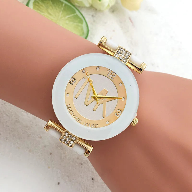 Chic Timekeeper: Luxe Women's Quartz Watch