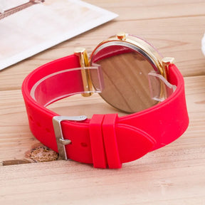 Chic Timekeeper: Luxe Women's Quartz Watch
