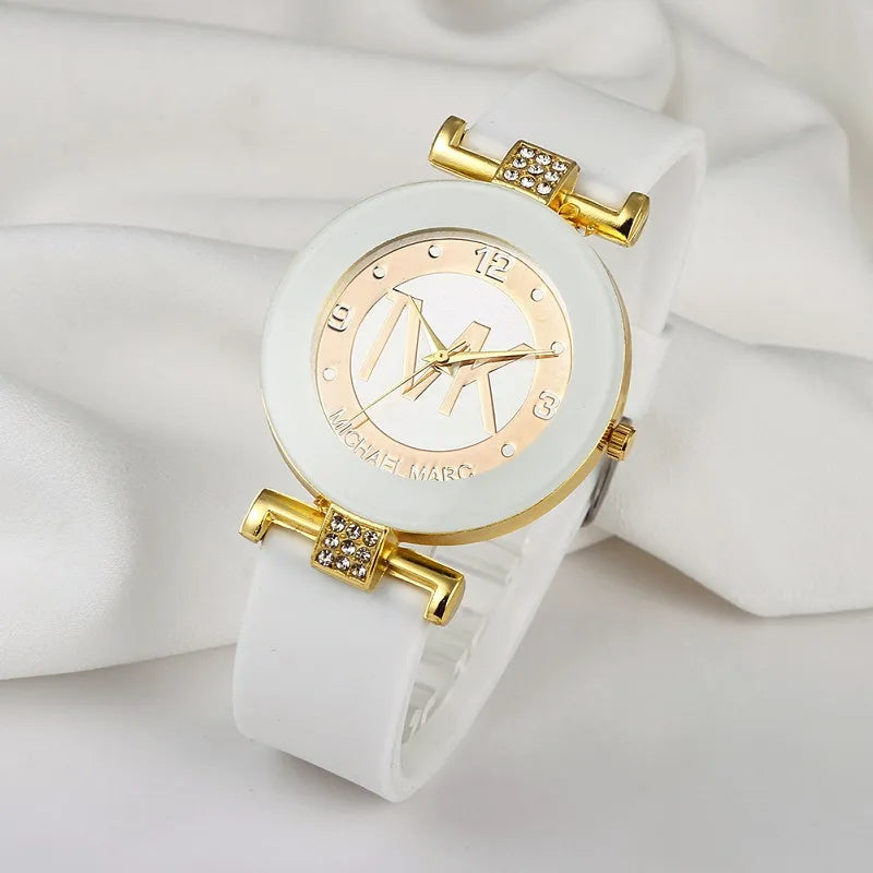 Chic Timekeeper: Luxe Women's Quartz Watch