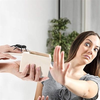 (🎁2023-Christmas Hot Sale🎁)Super Funny Crazy Prank Gift Box Spider 🎁Special gifts for friends/family!
